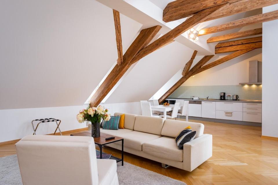 Opatovicka 9 * Praga